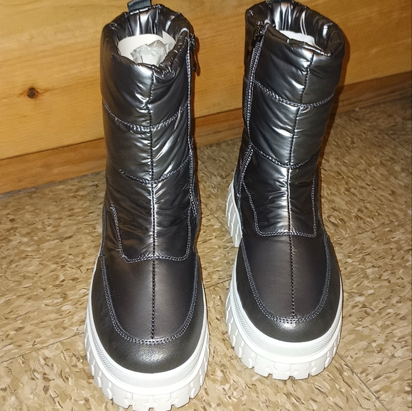 Platform Quilted Winter Boots - Picture 3 of 12